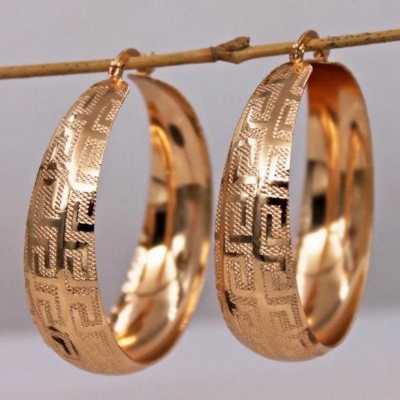 NEW Yellow Gold 2'' Textured Round Hoop Earrings - Picture 6 of 6